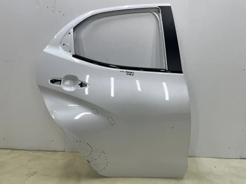 Drzwi Mazda 2 Hybrid Toyota Yaris 4 IV XP21 20r.- prawe tylne prawy tył