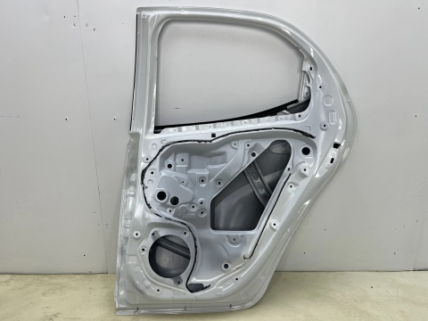 Drzwi Mazda 2 Hybrid Toyota Yaris 4 IV XP21 20r.- prawe tylne prawy tył