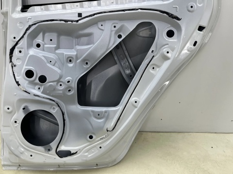 Drzwi Mazda 2 Hybrid Toyota Yaris 4 IV XP21 20r.- prawe tylne prawy tył