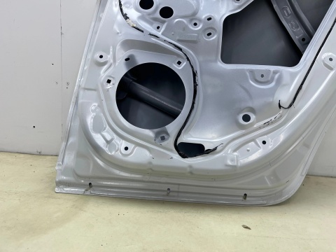 Drzwi Mazda 2 Hybrid Toyota Yaris 4 IV XP21 20r.- prawe tylne prawy tył