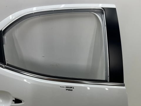 Drzwi Mazda 2 Hybrid Toyota Yaris 4 IV XP21 20r.- prawe tylne prawy tył