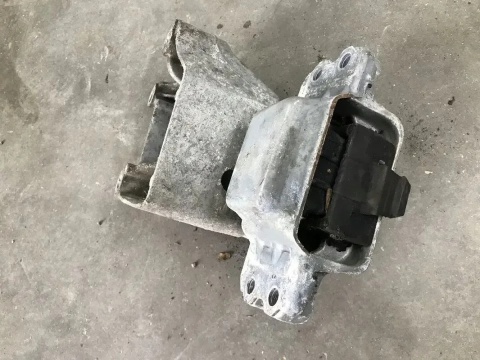 Poduszka skrzyni biegów Volkswagen Audi Seat Skoda mocowanie łapa silnika