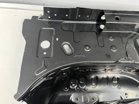 Poszycie Suzuki Jimny 4 IV 18r.- NOWY prawy przedni fartuch nadkola ćwiartka mocowanie akumulatora wzmocnienie ORYGINALNY
