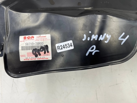 Poszycie Suzuki Jimny 4 IV 18r.- NOWY prawy przedni fartuch nadkola ćwiartka mocowanie akumulatora wzmocnienie ORYGINALNY