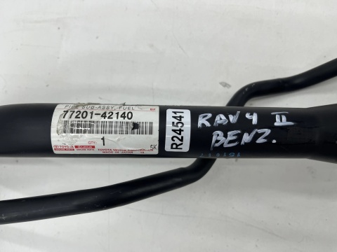 Rura wlewu paliwa Toyota RAV4 II 00-05r. benzyna NOWY przewód zbiornika paliwa oryginalny 77201-42140