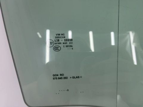 Szyba boczna Skoda Karoq Seat Ateca 16r.- prawa przednia szyba z drzwi 575845202