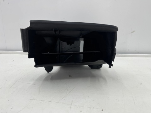 Kanał powietrza Range Rover L460 22r.- lewy chłodzenia hamulców z silniczkiem klapki lr173211