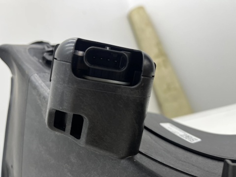 Kanał powietrza Range Rover L460 22r.- lewy chłodzenia hamulców z silniczkiem klapki lr173211