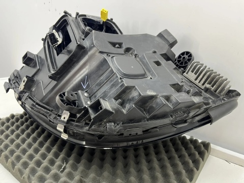 Lampa reflektor Mercedes W205 C-klasa 15-18r. PRAWA przednia Full LED Europa prawy przód a2059069401 oryginalna