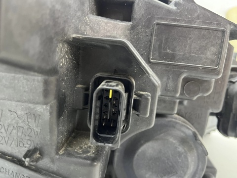 Lampa reflektor Peugeot 208 II 2008 II 19r.- LEWA przednia Full LED Europa lewy przód 9833036380 oryginalna