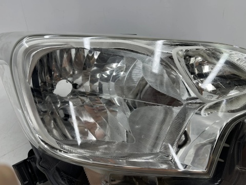 Lampa reflektor Toyota Verso-S Ractis II 10-17r. prawa przednia Europa prawy przód