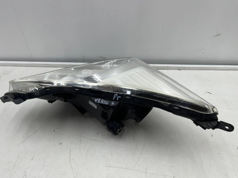 Lampa reflektor Toyota Verso-S Ractis II 10-17r. prawa przednia Europa prawy przód