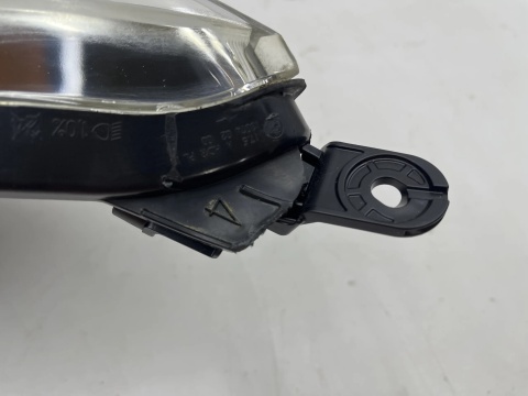 Lampa reflektor Toyota Verso-S Ractis II 10-17r. prawa przednia Europa prawy przód