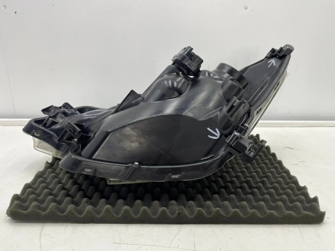 Lampa reflektor Toyota Verso-S Ractis II 10-17r. prawa przednia Europa prawy przód