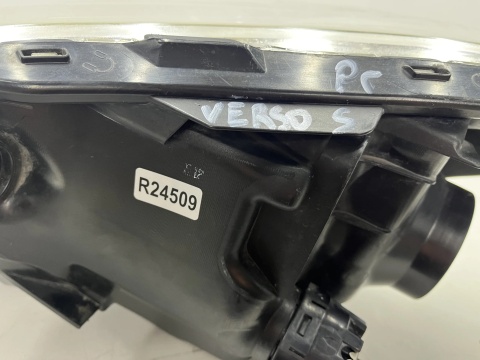 Lampa reflektor Toyota Verso-S Ractis II 10-17r. prawa przednia Europa prawy przód