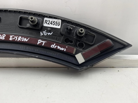 Listwa Audi Q8 e-tron Q8 e-tron Sportback 18r.- prawa tylna nakładka drzwi rant nadkola prawy tył 4ke853026e