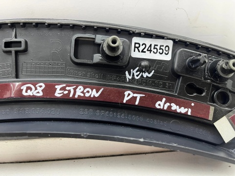 Listwa Audi Q8 e-tron Q8 e-tron Sportback 18r.- prawa tylna nakładka drzwi rant nadkola prawy tył 4ke853026e