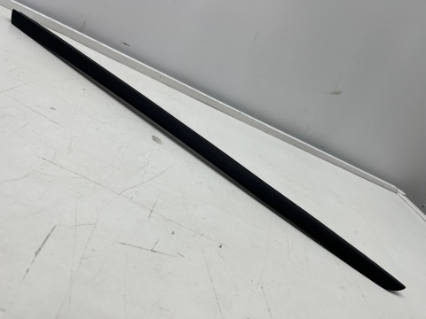 Listwa Porsche Cayenne III 9y 17r.- lewa nakładka zgarniająca szyby przedniej czołowej zaślepka 9y0854327b