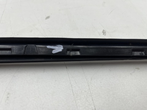 Listwa Porsche Cayenne III 9y 17r.- lewa nakładka zgarniająca szyby przedniej czołowej zaślepka 9y0854327b