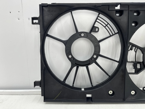 Obudowa wentylatora chłodnicy Toyota C-HR 1 I AX10 Corolla 12 XII E21 Prius 4 IV XW50 1.8 hybrid 16r.- nowa oryginalna