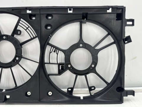 Obudowa wentylatora chłodnicy Toyota C-HR 1 I AX10 Corolla 12 XII E21 Prius 4 IV XW50 1.8 hybrid 16r.- nowa oryginalna