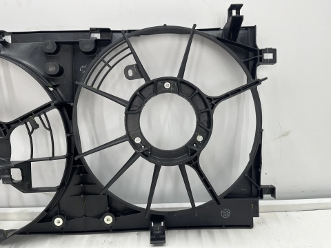 Obudowa wentylatora chłodnicy Toyota C-HR 1 I AX10 Corolla 12 XII E21 Prius 4 IV XW50 1.8 hybrid 16r.- nowa oryginalna