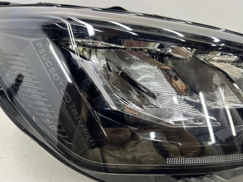 Lampa reflektor Peugeot 208 II 2008 II 19r.- PRAWA przednia LED Europa 9855524880