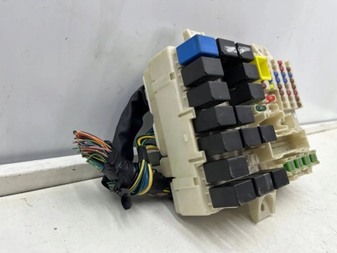 Skrzynka bezpieczników Mitsubishi Colt Z30 LIFT 1.1b moduł sterownik BSI
