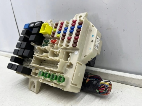 Skrzynka bezpieczników Mitsubishi Colt Z30 LIFT 1.1b moduł sterownik BSI