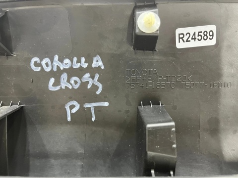Listwa Toyota Corolla Cross 20r.- prawa tylna dolna nakładka drzwi prawy tył 75741-16570 75077-16010