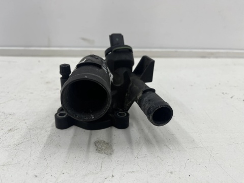 Obudowa termostatu Opel Movano B Master 3 III NV400 10-24r. 2.3 CDTI dCI TERMOSTAT 8200978549