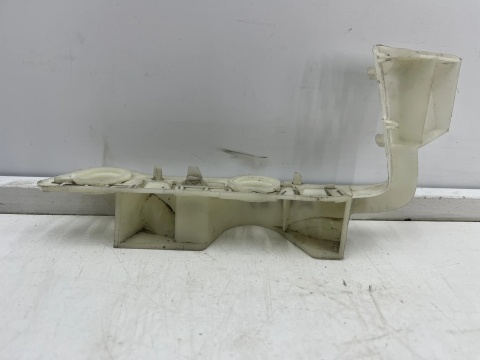 Ślizg Audi A4 B9 8w 15-24r. prawe przednie mocowanie uchwyt zderzaka 8w0807284