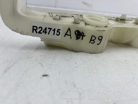 Ślizg Audi A4 B9 8w 15-24r. prawe przednie mocowanie uchwyt zderzaka 8w0807284