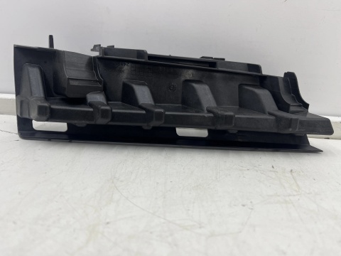 Ślizg BMW X1 U11 22r.- prawe przednie mocowanie reflektora 248853-01