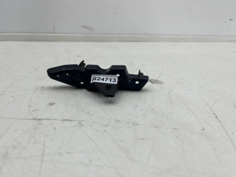 Ślizg BMW G26 21r.- lewe przednie mocowanie prowadnica zderzaka 51118738611