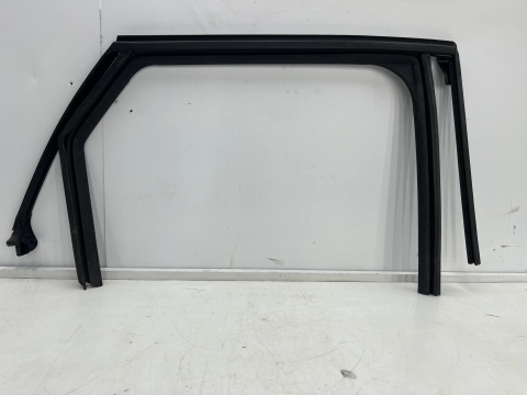 Uszczelka Peugeot 3008 2 II p84e Citroen C5 Aircross 16-24r. guma prawych tylnych drzwi prawy tył listwa 9811246780