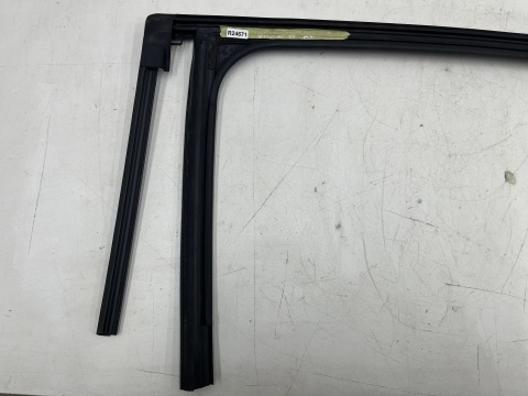 Uszczelka Peugeot 3008 2 II p84e Citroen C5 Aircross 16-24r. guma prawych tylnych drzwi prawy tył listwa 9811246780