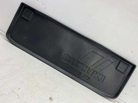 Wykładzina Suzuki Jimny 3 III 00-12r. plastikowa wanna bagażnika wycieraczka 99000-99023-751