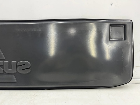 Wykładzina Suzuki Jimny 3 III 00-12r. plastikowa wanna bagażnika wycieraczka 99000-99023-751