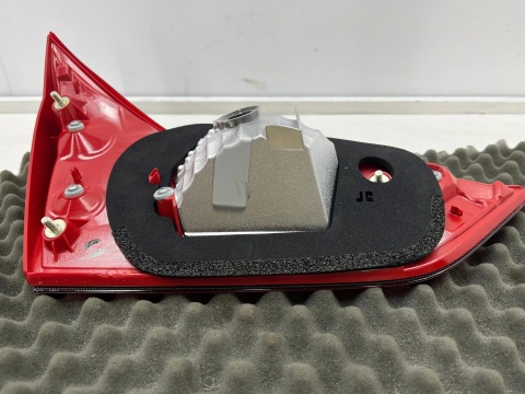 Lampa Toyota Auris II E18 Corolla HB 12-15r. NOWA prawa tylna w klapę bagażnika EU Oryginalna 81581-02460