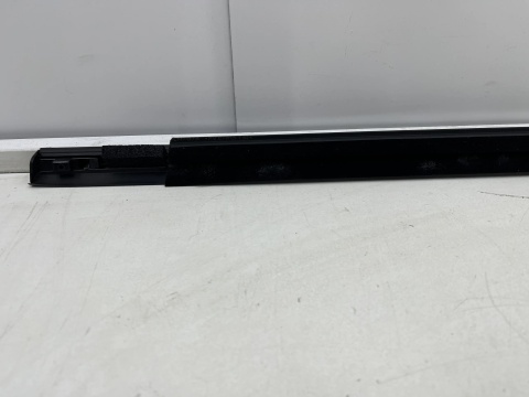 Listwa Hyundai ix35 09-15r. NOWA prawa przednia listwa zgarniająca uszczelka 822202s000