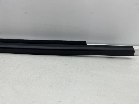 Listwa Suzuki Vitara 4 IV 15r.- NOWA prawa tylna listwa zgarniająca uszczelka 83831-54p00-000