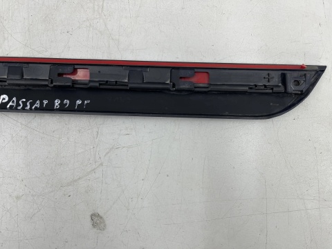 Listwa WV Passat B8 sedan kombi 14-23r. prawa tylna dolna nakładka drzwi prawy tył 3g0854950