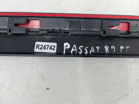 Listwa WV Passat B8 sedan kombi 14-23r. prawa tylna dolna nakładka drzwi prawy tył 3g0854950