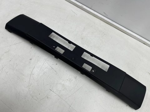 Listwa zderzaka Suzuki Alto 7 VII 09r. przednia dokładka pod tablice rejestracyjną 71721m68k00-5pk