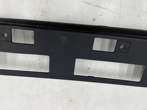 Listwa zderzaka Suzuki Alto 7 VII 09r. przednia dokładka pod tablice rejestracyjną 71721m68k00-5pk