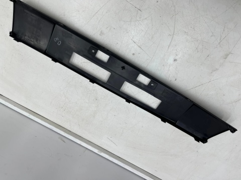 Listwa zderzaka Suzuki Alto 7 VII 09r. przednia dokładka pod tablice rejestracyjną 71721m68k00-5pk