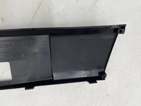 Listwa zderzaka Suzuki Alto 7 VII 09r. przednia dokładka pod tablice rejestracyjną 71721m68k00-5pk