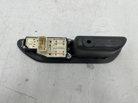 Przełącznik Suzuki Wagon R+ 2 II 98-03r. panel podnoszenia szyb lewy przód EU 37990-83e30-t01