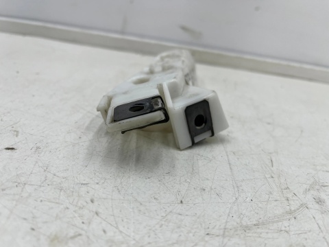 Ślizg Citroen C4 Picasso II 13-19r. lewy przedni mocowanie zderzaka wspornik AA36190477